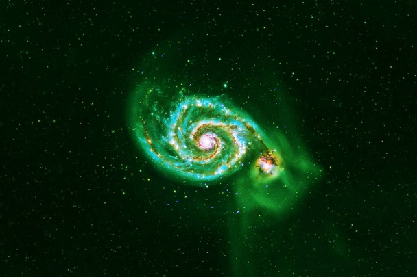 深い空間にある緑色の銀河。NASAによって提供されたこの画像の要素。高品質の写真 - 写真・画像