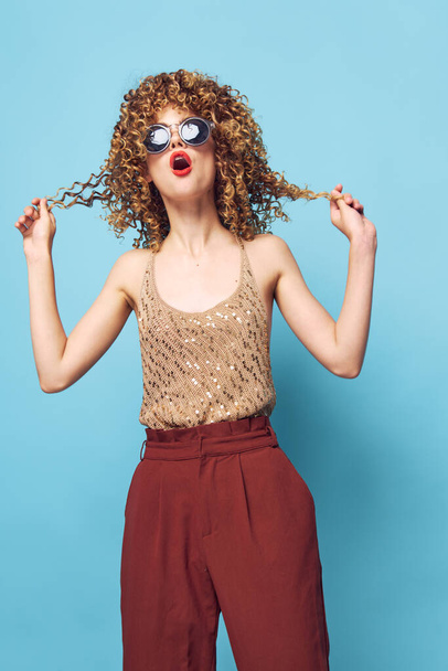 Beautiful woman Curly hair fashionable clothes red lips dark glasses - Foto, afbeelding