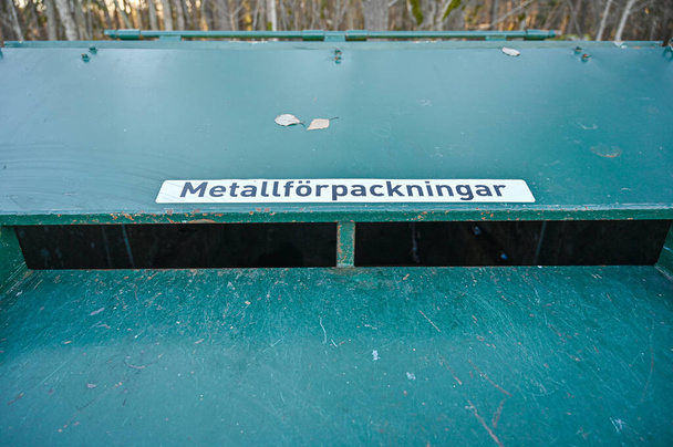 récipient pour le recyclage des emballages métalliques en Suède - Photo, image