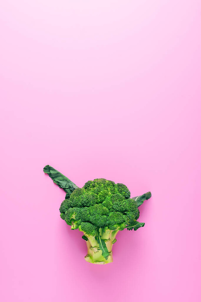 Fresh raw broccoli on pink background - Φωτογραφία, εικόνα