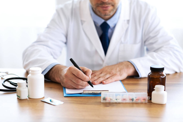 Close up of medical practitioner writing prescription - Фото, зображення