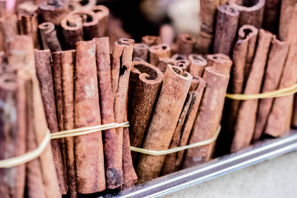 captura de inamon palos pila en el mercado
 - Foto, imagen