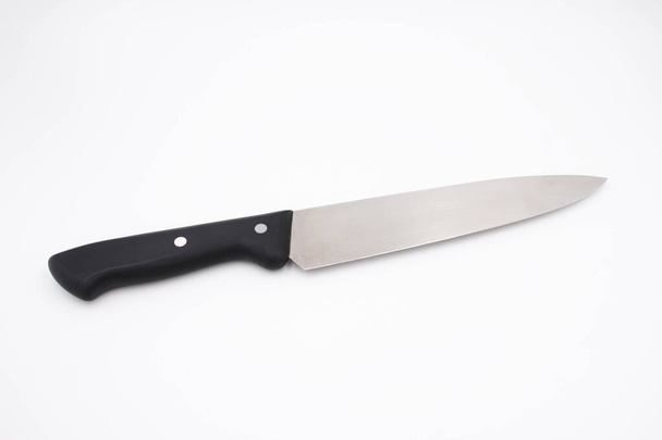 αιχμηρό μαχαίρι σε καθαρό λευκό φόντο - Φωτογραφία, εικόνα