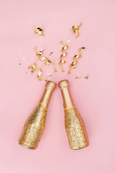 Sparkling wine, gold champagne bottle with glitter. - Фото, изображение