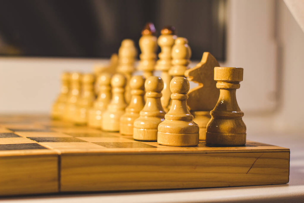 Шахова дошка та шахові фігури
 - Фото, зображення
