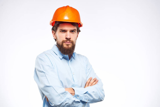 オレンジ塗料エンジニアの感情業界の建設の労働者の男 - 写真・画像