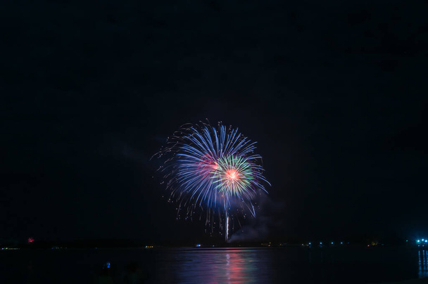 Absztrakt színű tűzijáték háttér szabad hely szöveg - Fotó, kép