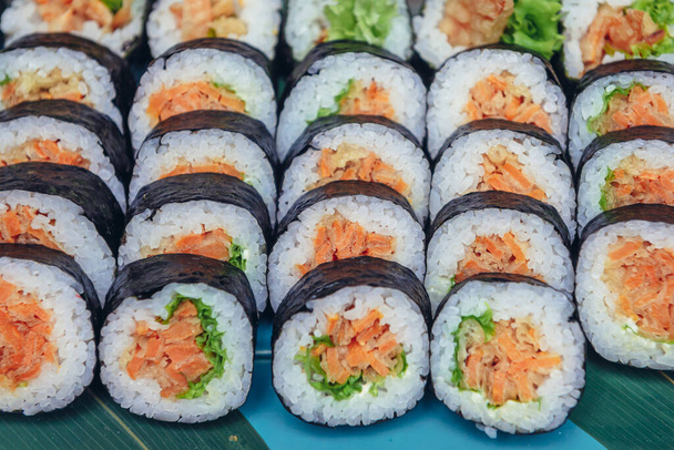 Zamknij się na plasterki sushi żywności - Zdjęcie, obraz