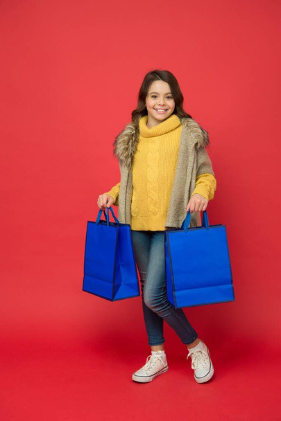Making shopping a fun for everyone. Adorable child carry shopping bags. Shop addiction. Discount and rebate. Pack and package. Dont delay sale is nearly over - Photo, image