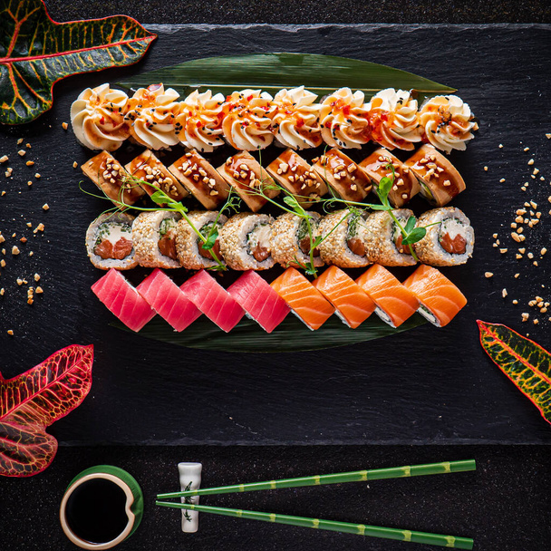 sushi on the black background - Foto, Bild