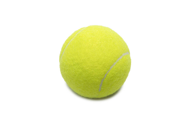 Tenisz labdák elszigetelt fehér háttér.  - Fotó, kép