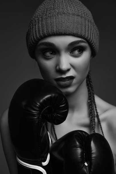 portrait of glamour female boxer - Foto, Imagen