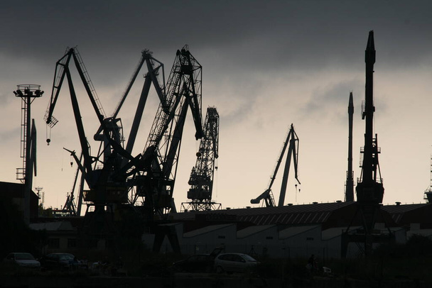 Γερανοί στο λιμάνι του Μπιλμπάο - Φωτογραφία, εικόνα