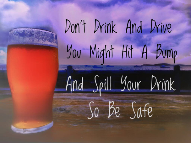 Εικόνα με φράσεις ή εισαγωγικά - Μην πίνετε και οδηγείτε, μπορεί να χτυπήσει ένα χτύπημα και να χυθεί το ποτό σας  - Φωτογραφία, εικόνα