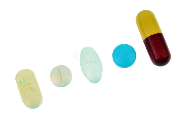 Diferentes tipos de drogas de primer plano sobre fondo blanco - Foto, Imagen