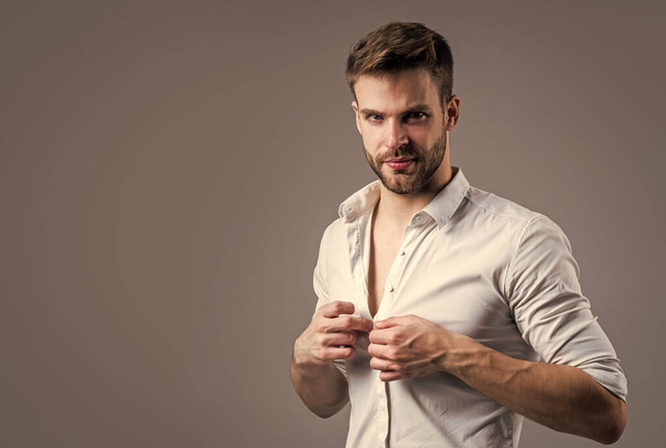 Seducing you. unshaven guy in casual style. male hairdresser and barbershop. male beauty trend. bearded man with sexy bristle. facial hair and skin care. handsome man wear white shirt. copy space - Fotoğraf, Görsel