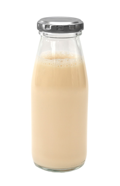 een fles van de melk geïsoleerd op een witte achtergrond - Foto, afbeelding