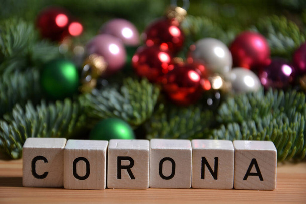 decoración navideña con la palabra corona - Foto, Imagen
