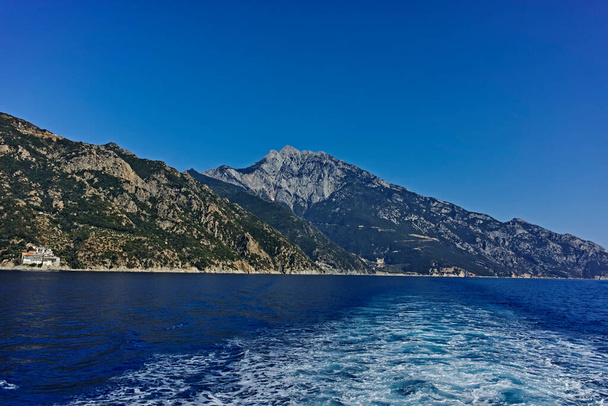 Paisagem do Monte Athos em Autonomous Monastic State of the Holy Mountain, Chalkidiki, Grécia - Foto, Imagem