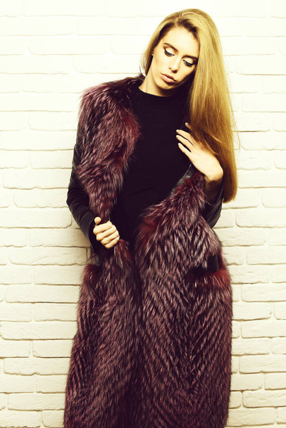 fashionable sexy woman in fur - Fotografie, Obrázek