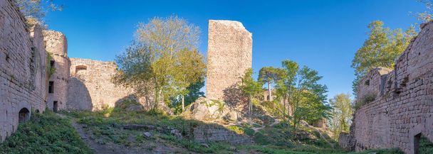 Heiligenstein, França - 09 01 2020: Vista das ruínas do Castelo de Landsberg - Foto, Imagem