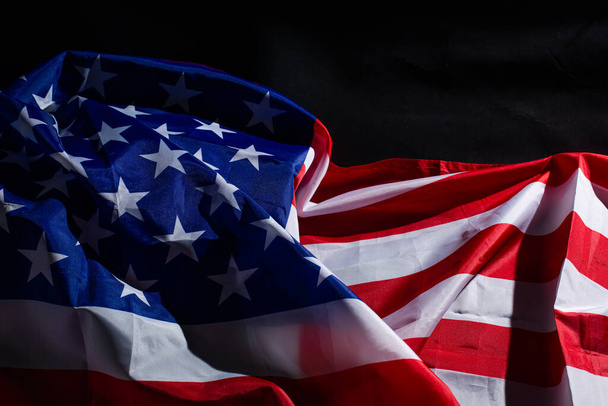Buruşuk, klasik Amerikan bayrağı. Gerçek fotoğraf. Yakın çekim.. - Fotoğraf, Görsel