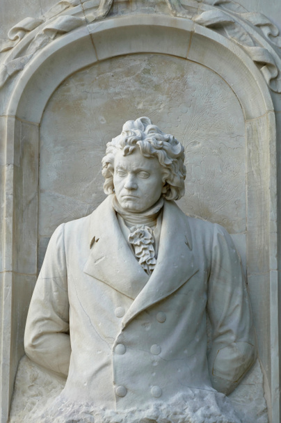 Monument Beethoven door Wolfgang Siemering in Berlijn Tiergarten bij de Brandenburger Tor  - Foto, afbeelding