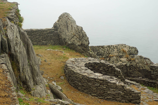 Ostrov Skellig Michael, také známý jako Velký Skellig, je domovem jednoho z nejznámějších, ale těžko přístupných středověkých klášterů Irska. - Fotografie, Obrázek
