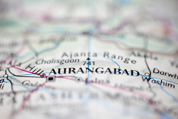 Profundidad superficial del foco de campo en la ubicación del mapa geográfico de Aurangabad India Asia continent on atlas - Foto, imagen