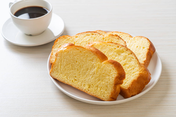 Sweet potato bread with coffee for breakfast - Foto, Bild