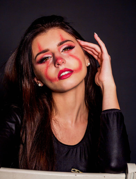 mulher com maquiagem rosto para palhaço halloween - Foto, Imagem