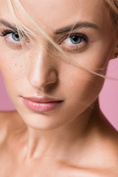 beautiful blonde woman with freckles isolated on pink - Foto, Imagen