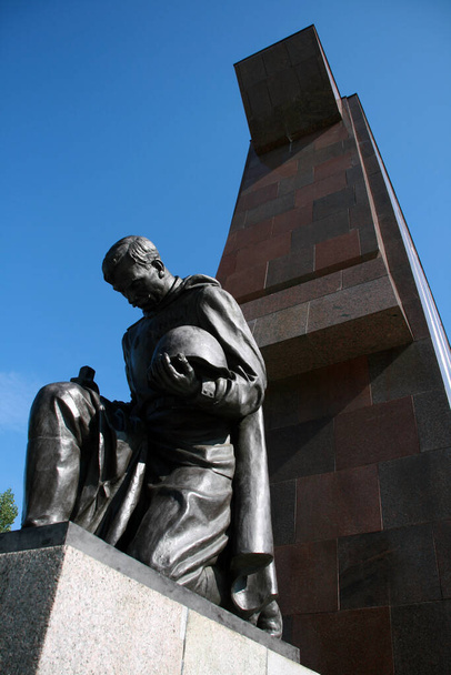 Sowiecka rzeźba w Berlinie - Zdjęcie, obraz