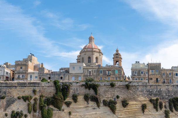 The Basilica of Our Lady of Mount Carmel, Malta 'nın başkenti Valletta' da bulunan Katolik kilisesidir.. - Fotoğraf, Görsel