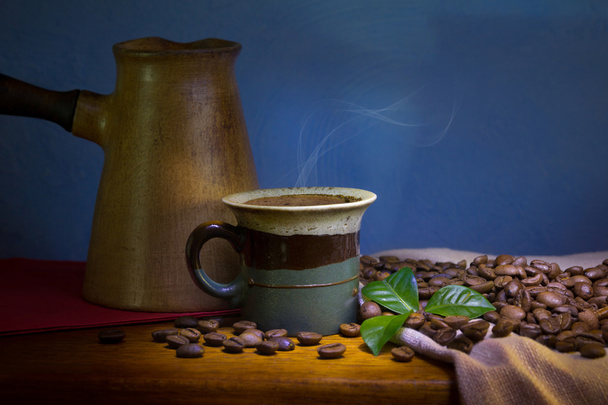 Чашка кофе, кофе и листья
 - Фото, изображение