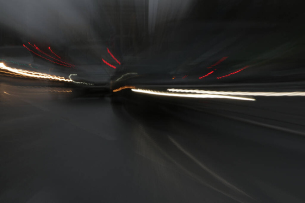 Cars drive through the streets on a gloomy autumn day, in motion - Foto, immagini