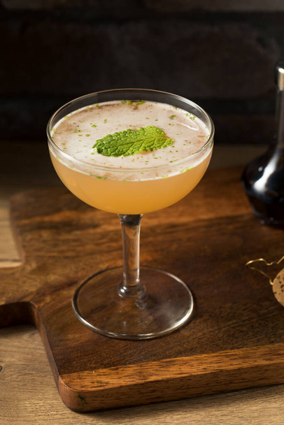 Boozy Refreshing Old Cuban Cocktail with Rum Lime and Champagne - Φωτογραφία, εικόνα