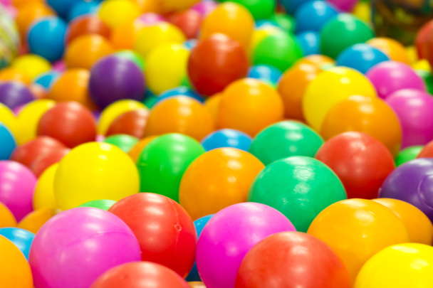 Барвисті пластикові кульки
 - Фото, зображення
