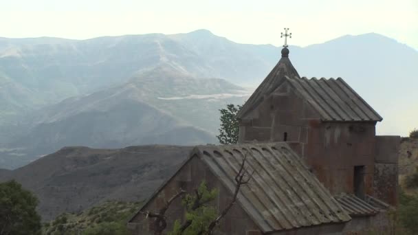 starověký křesťanský kostel v horách - Záběry, video