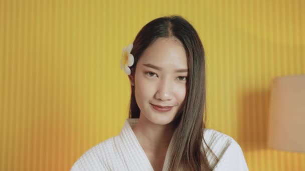 Pretty beautiful Asian is smiling, she is happy to go to a beauty spa to make it more beautiful. - Video