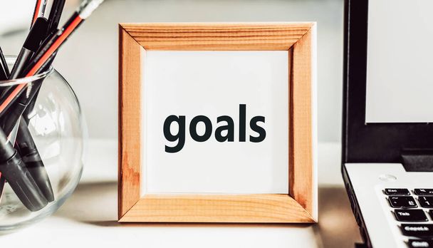 Goals - word in wooden frame on office table. - Foto, afbeelding