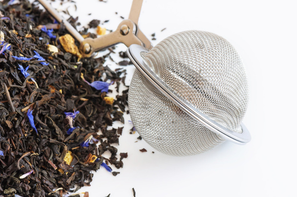 Tea ball infuser and scented tea - Foto, afbeelding