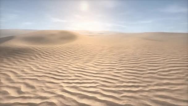 Flyover Alhainen ohimenevä lento yli syvän aavikon hiekkahiekkadyynien aavikoituminen - Materiaali, video