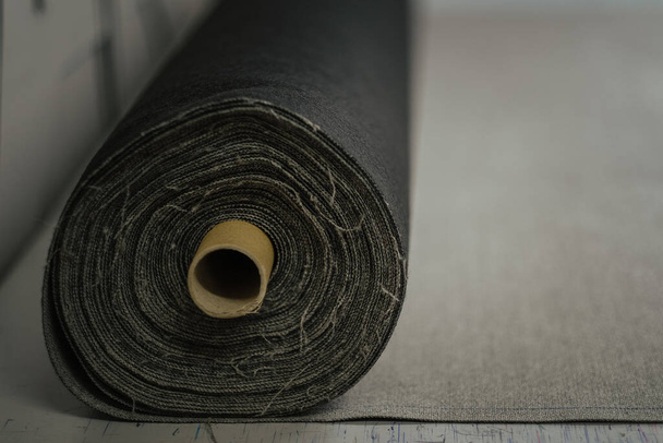 A selective focus shot of gray cloth roll - Foto, afbeelding