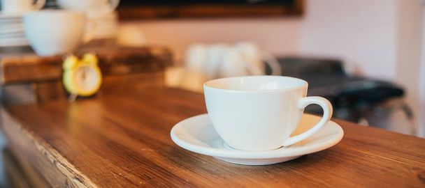 coffee cup on table in cafe - Фото, зображення