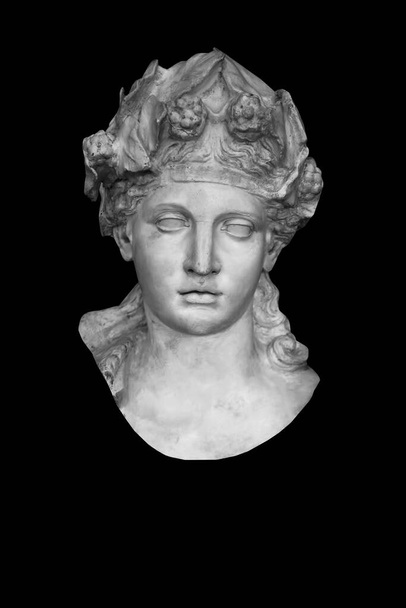Ősi szobor Isten a bor, szórakozás és szórakozás Bacchus (Dionüszosz). Fekete-fehér kép. - Fotó, kép
