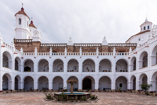 San Felipe de Neri kolostor udvara Sucre-ban, Bolíviában - Fotó, kép
