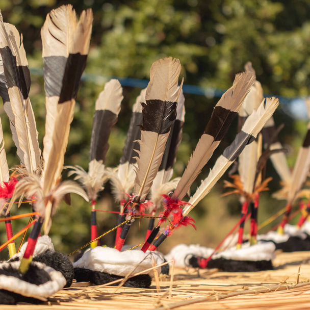 Equipamento de cabeça tradicional Naga feito de penas Hornbill - Foto, Imagem