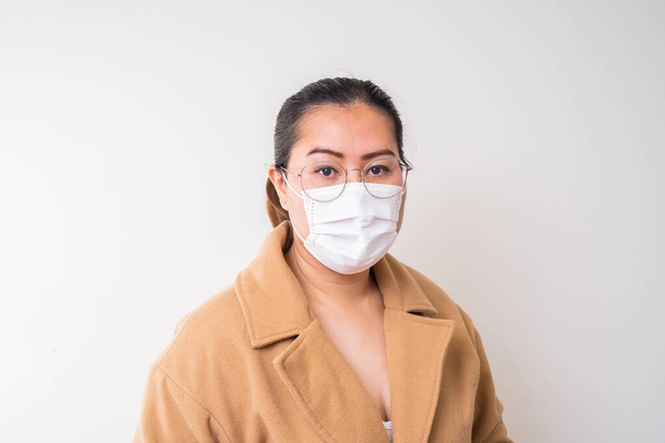 Asian women wearing surgical face mask to prevent flu disease Corona virus - Foto, Imagen