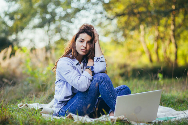 woman young model with laptop outdoors - Fotó, kép